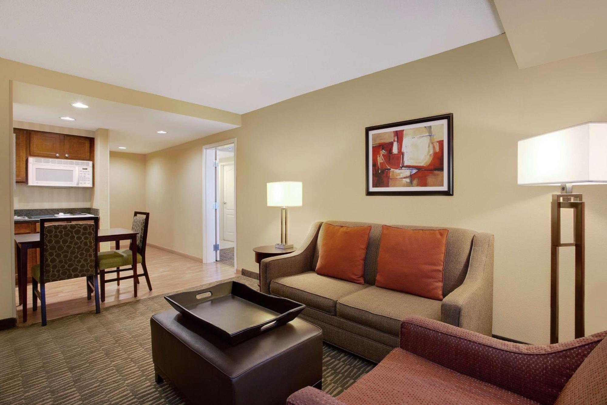 Two-Bedroom Suite One King Two Double Beds Non-Smoking,1276553989:JPEG