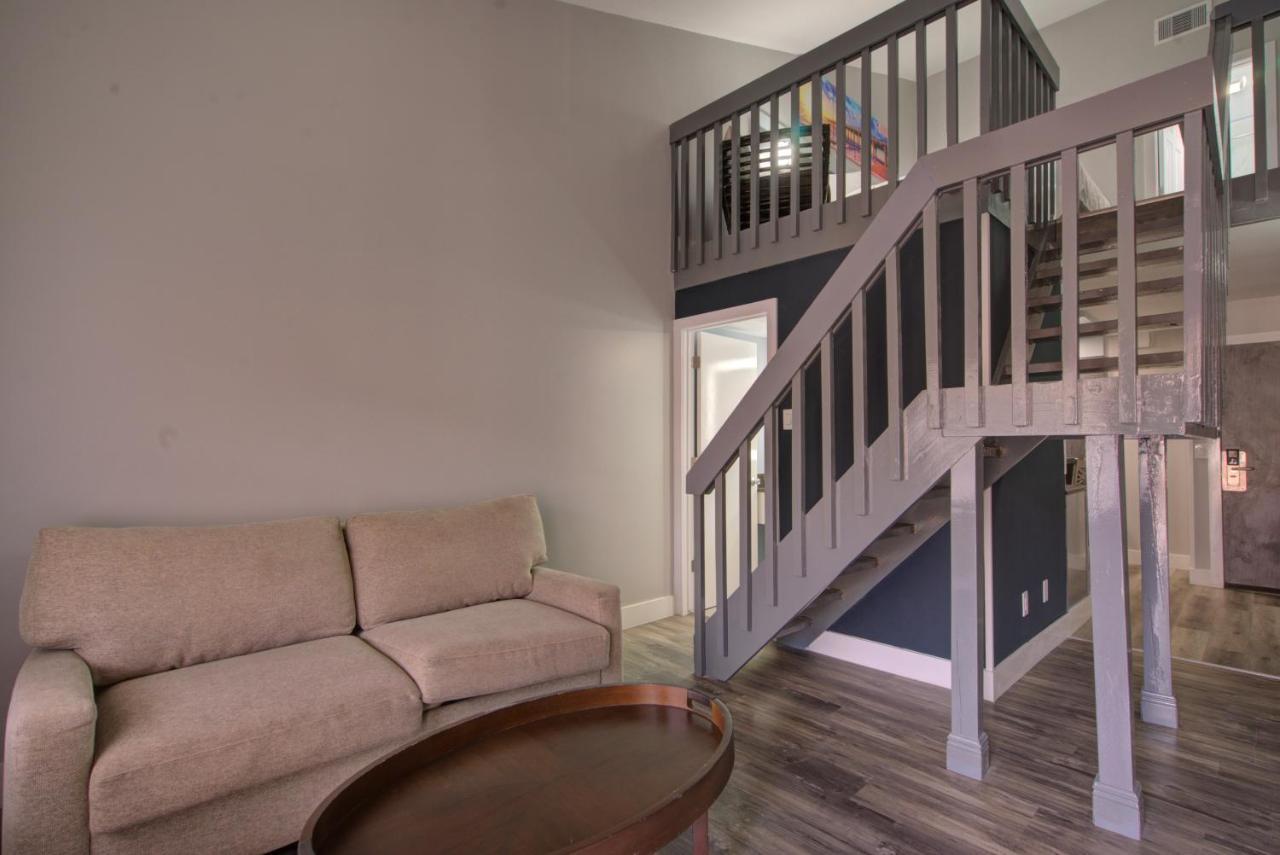 King Suite - Non Smoking