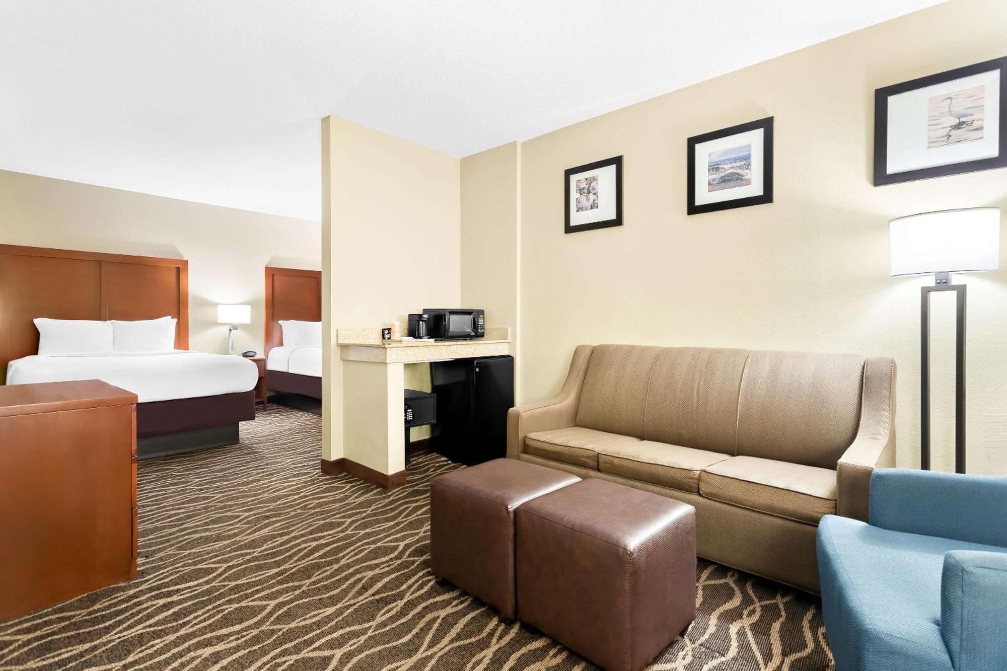 Queen Suite with Two Queen Beds - Accessible/Non-Smoking