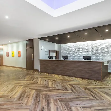 Ramada By Wyndham Tampa Westshore Airport South-3